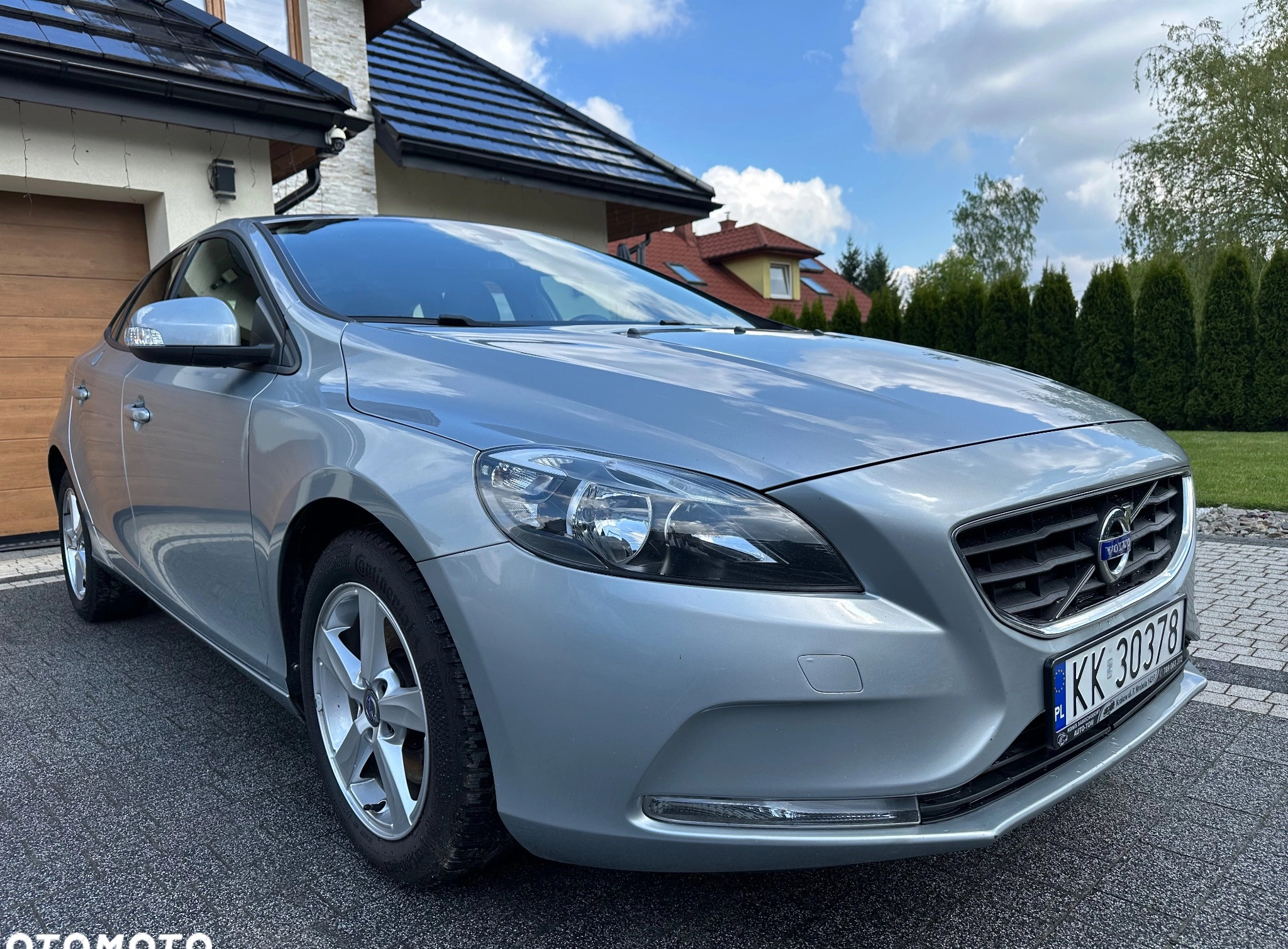 Volvo V40 cena 42500 przebieg: 170000, rok produkcji 2014 z Kraków małe 742